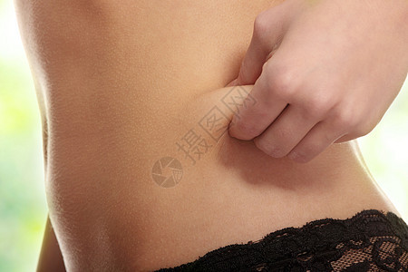 女人在腰上捏着脂肪折叠数字橘皮重量内裤展示饮食肚子内衣美丽图片