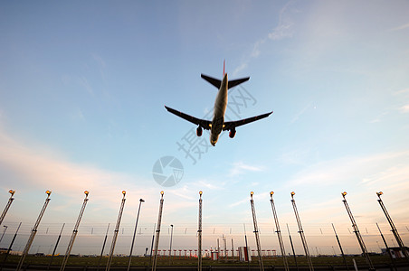 平板和灯光天空旅行假期导航戏剧性飞机方法交通场景着陆图片