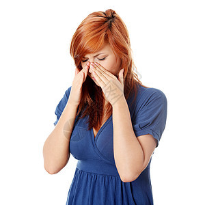 患有鼻膜压力疼痛的年轻女子苦难皮肤病人眼睛喷嚏女士成人卫生情感疾病图片