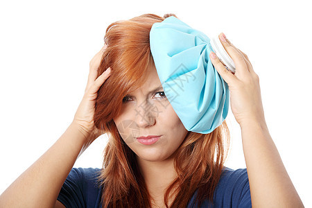 头痛有冰袋的女人卫生疼痛保健恢复期青少年女性发烧症状保险温度图片