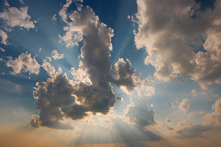 天空气氛地平线蓝色天气隐藏日落光束环境生态力量图片