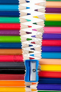 来自彩色铅笔的硬件艺术家彩虹绘画扣子艺术白色工具教育乐器团体图片
