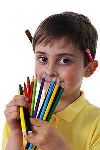 带蜡笔的小男孩创造力喜悦工艺艺术家孩子教育绘画闲暇画家快乐图片