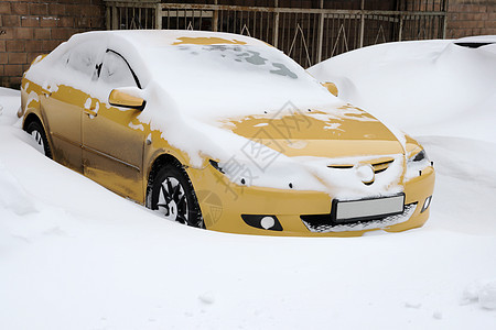 降雪的极端情况 在雪中的汽车 欧洲 乌克兰天气灾难城市雪堆交通气候街道风暴运输暴风雪图片