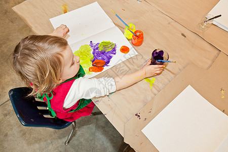 艺术类艺术学习孩子班级教育画家白色幼儿园女孩女儿图片