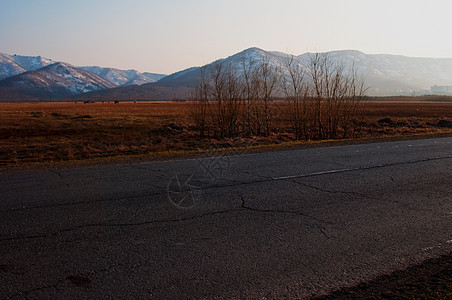 孤独的乡村道路地貌沥青交通地平线国家旅行晴天农场街道爬坡速度图片