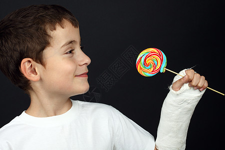断手的男孩疼痛手臂享受手指孩子援助药品手腕糖果情况图片