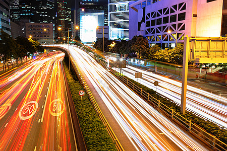 夜间的灯光流量图片