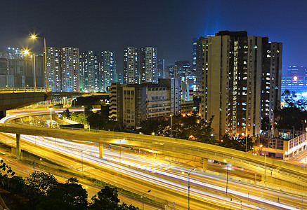 夜间现代城市场景隧道公共汽车驾驶商业旅行市中心速度戏剧性运动图片