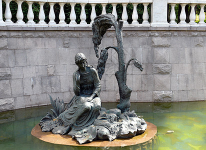 莫斯科奥霍特尼里雅达喷泉的雕塑街道首都地标旅游喷泉天空城市建筑学反射女孩图片