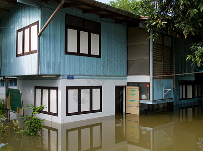 2011年泰国Ayuttaya的季风季节反射悲剧灾难学校城市季节性热带气候建筑蓝色图片