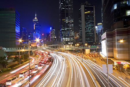 夜间在香港市中心的交通市中心辉光运输建筑城市旅行汽车公共汽车景观天际图片