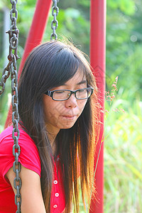 悲哀的亚裔妇女图片