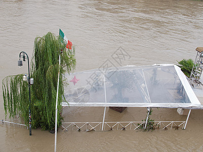 意大利皮埃蒙特都灵Piedmont 都灵波河洪水灾难天气滂沱风暴悲剧图片