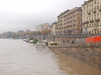 意大利皮埃蒙特都灵Piedmont 都灵波河洪水悲剧天气风暴灾难滂沱图片