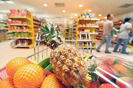 在超市搬购物车经济店铺零售销售商业产品运动速度架子商品图片