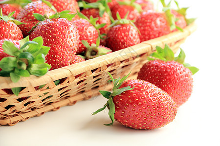 草莓花园食欲水果小吃养分团体甜点白色饮食红色图片