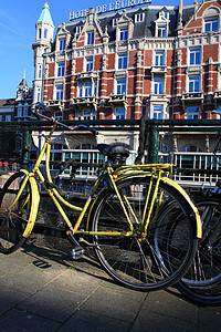 阿姆斯特丹 运河和自行车 荷兰特丹皇家运河观光山墙雕刻滑轮游客房子旅行图片