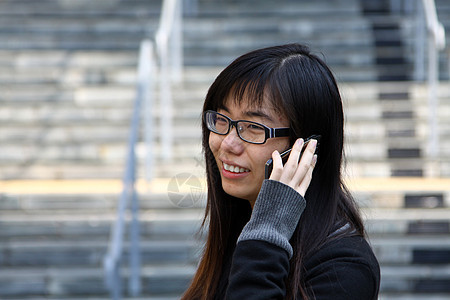 亚裔妇女讲电话商务讲话女士手机细胞拨号人士微笑技术女孩图片
