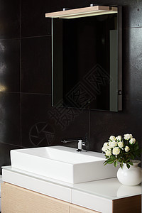 厕所室内淋浴木头地面家具房子玻璃装饰家庭瓷砖毛巾图片