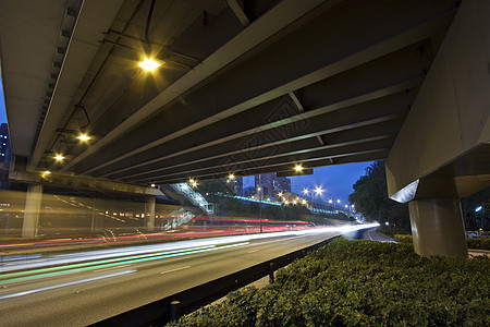 夜间在香港的交通运动速度天际公共汽车市中心天空辉光场景街道戏剧性图片