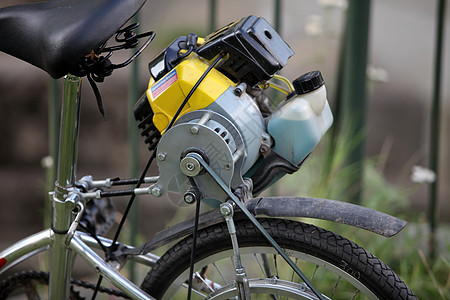 自自制造摩托袖珍割草机发明者旅行辐条骑术发动机变速箱设计运动图片