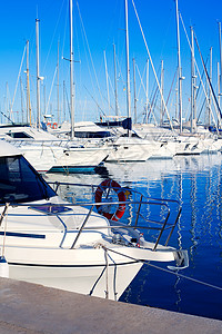 西班牙阿利坎特的蓝色德尼亚码头港旅游娱乐假期青色奢华旅行天空反射海洋港口图片