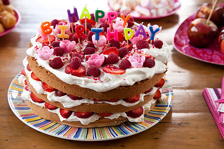 生日快乐蛋糕红色甜点粉色小吃饮食孩子们奶油肥胖水果鞭打图片