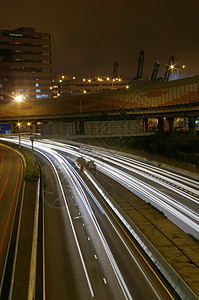 晚上在香港的灯光小道旅行天空市中心速度交通辉光运动城市摩天大楼天际图片