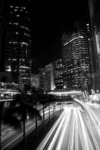 夜间在香港的交通辉光城市戏剧性天空运输建筑街道市中心公共汽车地标图片