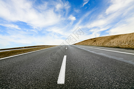 空道路晴天森林天空速度运动场地路线沥青职业环境图片