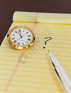 即时决策的紧迫性钟表挂钟问号时间软垫笔记决策内衬清单手表图片
