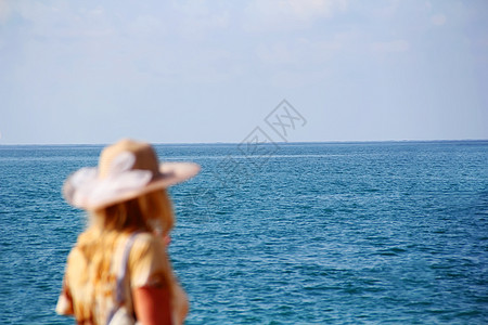 印度洋和海洋女童海帽子天空空气女性女孩风景海景天堂景观蓝色图片