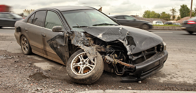 撞车事故运输拆除破坏天空汽车危险场景车辆交通保险图片