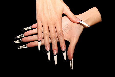 手指长指甲和美美指甲的人类手指 在黑色上隔绝手势紫色温泉女性化妆品美甲艺术柔软度魅力治疗图片