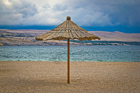 著名的Zrce海滩雨伞出赛图片