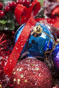圣诞装饰详情假期礼物玩具庆典花圈墙纸蓝色浆果问候语丝带图片