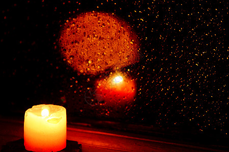 窗户上的蜡烛图片