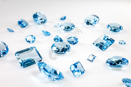 蓝宝石石头折射宏观白色蓝色财富水晶反射奢华宝石图片