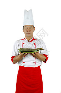 厨师在绿色盘子上抓着生鱼食欲套装味道食谱勺子美食职业帽子菜单餐厅图片