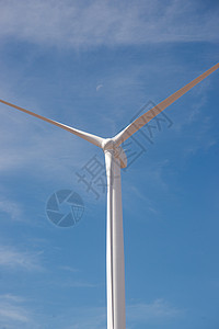 风电发电机机器涡轮发动机蓝天绿色能源背景图片