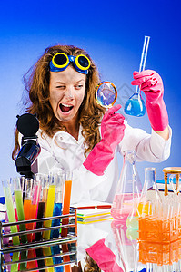 实验室有趣的女性化学家科学家技术化学品生物学显微镜管子实验液体教育技术员图片