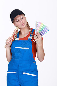 持有彩色图表的女画家维修颜料打印装潢师彩虹装修饱和坐标调色板织物图片