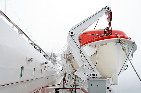 准备发射甲板橙子血管救生筏航海白色绳索安全生存生活图片