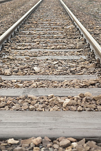 铁路轨道路段火车平台工业运输轨枕金属碎石机车线条路口图片