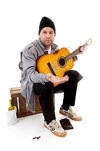 男性无家可归的流浪男子失业街道社会音乐贫困成人吉他悲伤庇护所艺术家图片