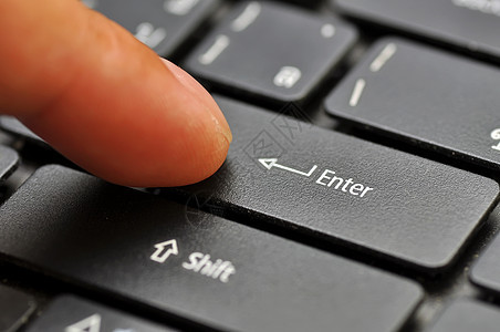 计算机键盘上的手指指纹拇指技术展示按钮商务商业男性电脑人士图片