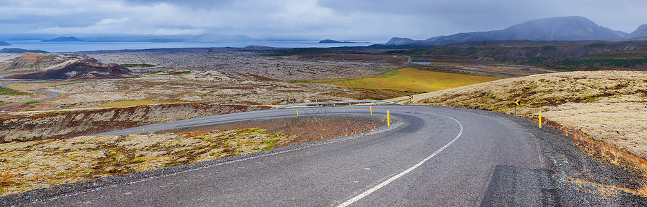 通往无处之路 冰岛碎石下雨土地驾驶沥青照片地质学农村地平线爬坡图片