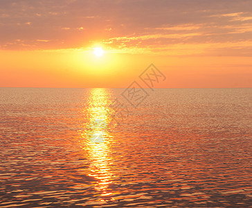 美丽的美景和海面的日出假期海景日落晴天天堂季节海岸线太阳环境风景图片