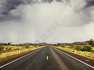 道路恶劣天气阴影危险淋浴土地运动运输速度环境晴天太阳图片